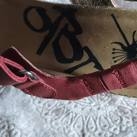 OTBT Burgundy Strappy Sandals - Picture 3 of 9